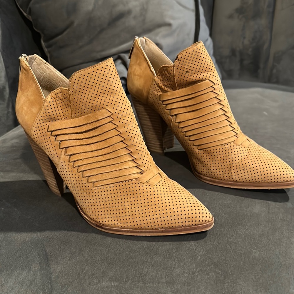 Vince Camuto Leather Western Detail Booties - Levana Sz 8.5